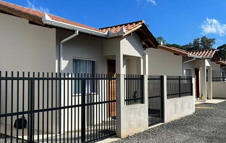 CASA A VENDA NO RIO VERMELHO ESTA��O